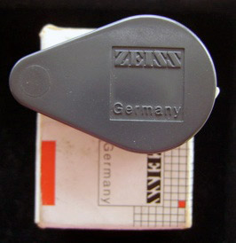 [b]กล้องส่องพระ Zeiss หลังเยอรมันรวมประเทศ[/b]

เมื่อกำแพงเบอร์ลินถูกทลายลงในเดือน พฤศจิกายน ค.ศ. 