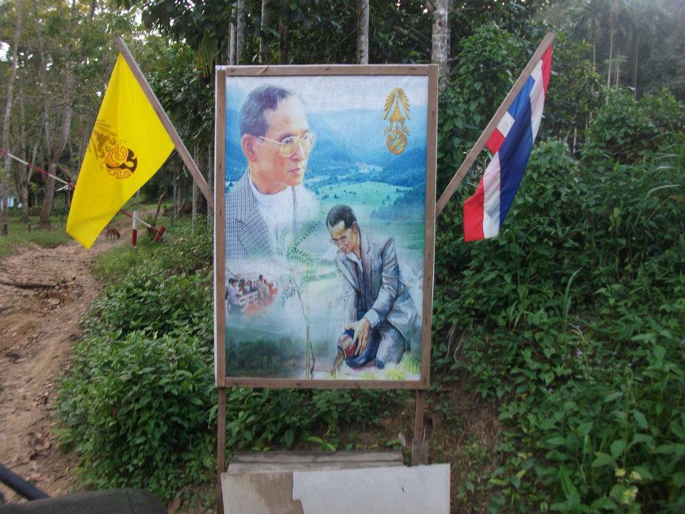 ขอโทษครับที่ให้รอนาน....มาต่อกันเลยนะครับ ขอบคุณน้าๆทุกท่านนะครับ ตามมาเลยครับเส้นทางนี้ยืนสถานเดียว