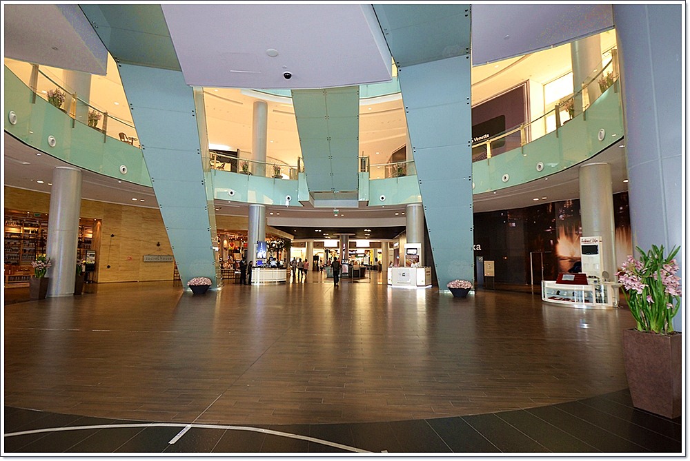 เข้ามาที่ห้างDUBAI MALL เพราะทางขึ้นอยู่ในห้าง :cheer: