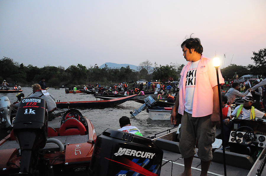 กรรมการตรวจเรือเรียบร้อย และกำลังจำทการปล่อยตัวแล้วล่ะคร๊าบ 3 2 1 ไปด๊ายยยยยยยยยยยย :grin: :grin: :g