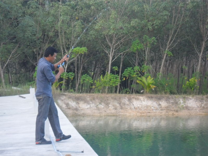 คราวนี้ เอก อัดปลาบ้าง  :grin: :grin: :grin: