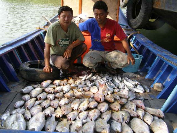 ไต๋โจโจ้กับจ่าแก้วครับ..คู่หูดูโอ้.. :laughing: :laughing: :laughing: :laughing: