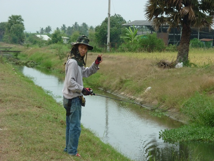 อ้าย..บาสหันมาบอก" ลิปโพ" ขวด  ไม่ใช้เฮีย  สู้ตาย โว้ย :grin: