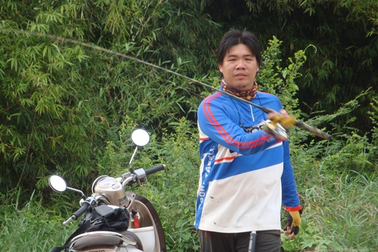 ทำงัยล่ะเนี้ย........กุญแจรถ.....ปลิ้นปล้อน......จะโดนกบอีกตัวแล้วหรอ.. :laughing: :laughing:
ช่วยม