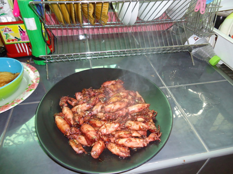 


                              น้าตุ้งทอดกระเทียมมา ควันฉุยเลยครับ    :love: :umh: