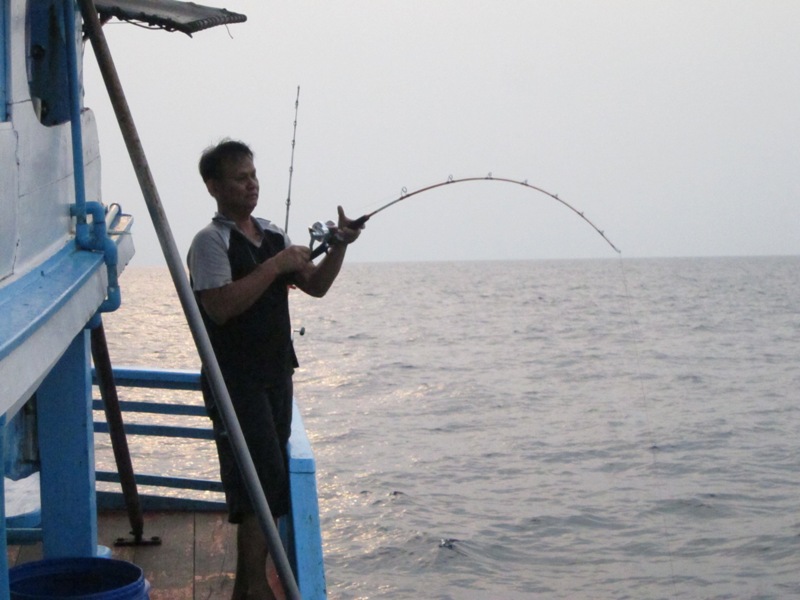 ท้ายเรือก็โดน