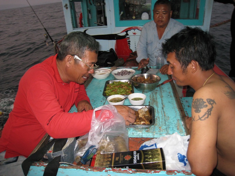 ลุง ลุง รอด้วย..................... :laughing: