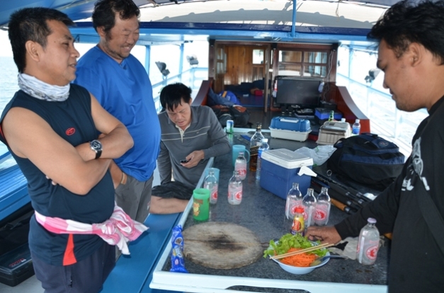 ชงชากันแล้ว :cheer: