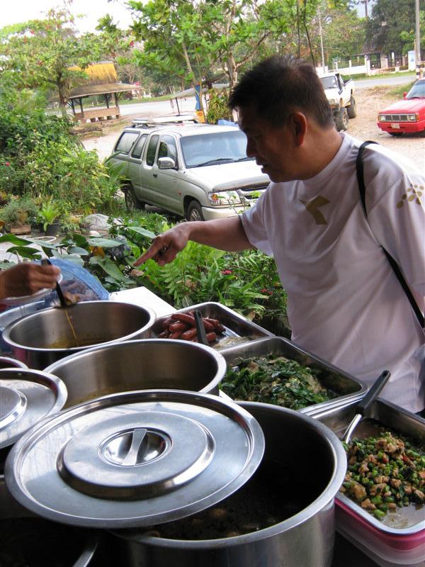 พี่ๆกินข้าวนะเลือกอยู่นั่นแหละตั้งแต่มะวานจนป่านนี้แวะมานเรื่อยยังไม่ได้ลงน้ำสักที ดีนะพี่โทไม่อยู่ไ