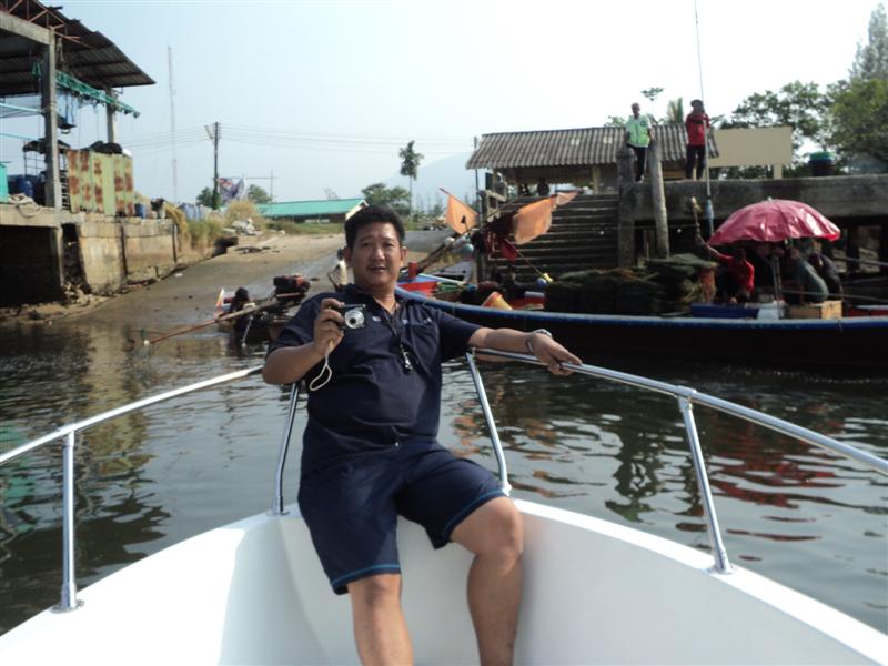 เนี่ยเติ้ลเพื่อนร๊ากตกปลาก็ไม่เป็นขับเรือก็ไม่เป็นไม่รุมาทำไมนะแต่ก็ดีมีเพื่อนรู้ใจคนนึงดีกว่ามี....