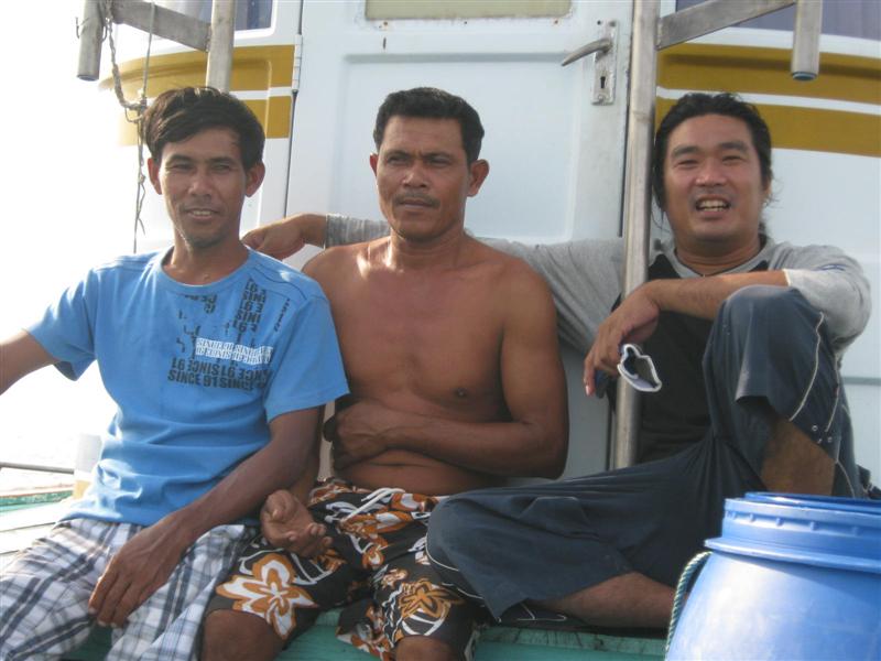 มานั่งคุยกันอยู่ดาดฟ้าเรือทักทายกันตามประสา :grin: