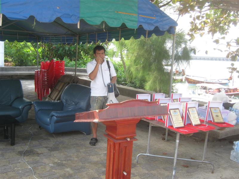 โปรไก่กล่าวรายงานวัตถุประสงค์งานและเชิญประธานกล่าวเปิดงาน