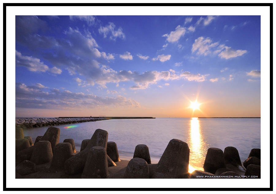 Lens 10-20 mm.filter ครึ่งซีก  ND 8
White Balance Cool-white fluorescent  
ภาพเดียวกันไฟล์ดิบจากใน