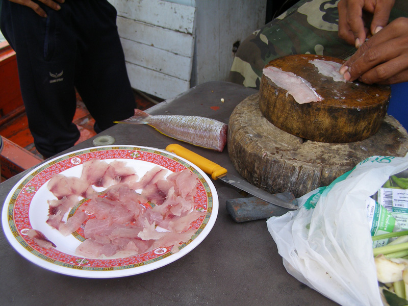 ตกไป กินไป ท้ายเรือ  :laughing: :umh: