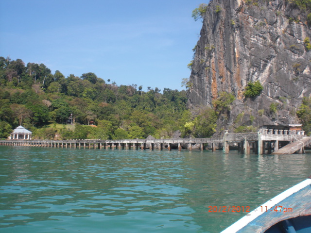 วิ่งมาที่เดิมเลยครับ  สะพานปูนหน้าอ่าวตะโละวาว