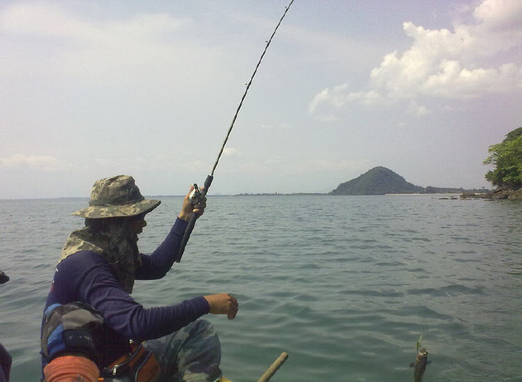 หมอชาติ ; เฮ้ยโดนแล้วๆ อยู่ในเรือดีอย่างนี้นีเอง :grin:
ติดหิน ; แน่นอนดิพี่ :cheer:
ติดต่อ ; ยาวไ