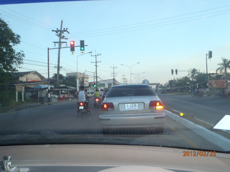 สามแยกหน้าศาล กลับบ้านละครับ  :grin: :grin: :grin: :grin: