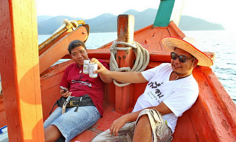 น้าเขี้ยว ตามมาเลยค่ะ
โกต๊อก
น้า gio
น้า waw 49 น้าหนุ่ยขนไปจนเรือไต๋เกียร์พัง แต่ของป้ารอกพังค่ะ