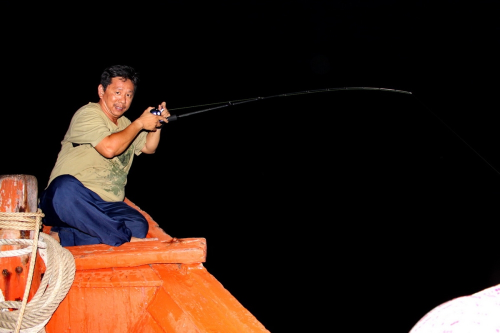 หันมาทางหัวเรือ เฮียนาคก็โดนเหมือนกัน  ตอนนี้เริ่มชุลมุนละค่ะ