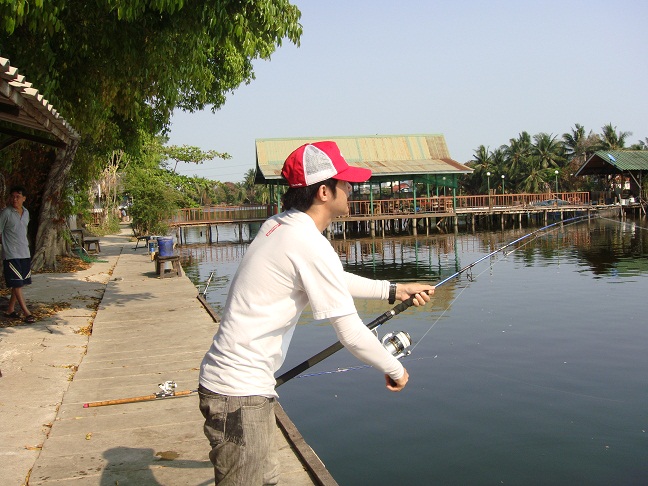 คัน Shimano Blue Rose PE6
รอก Shimano Biomaser 8000pg
กำลังทำหน้าที่ของมัน

 :grin: :grin: :grin