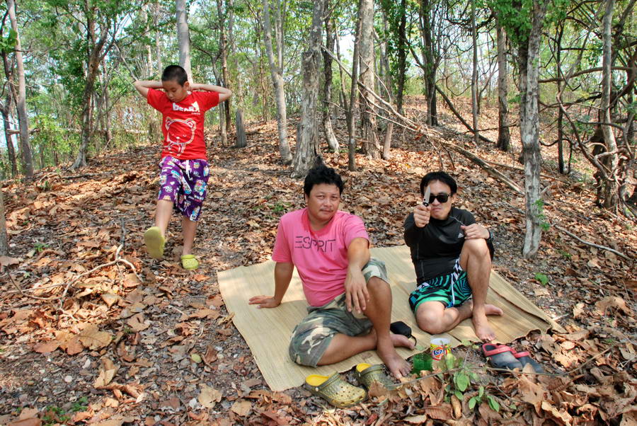 แอบมาหลบความร้อนมานอนเล่น...บนเกาะครับลมเย็นสบายๆ :sleep: :sleep: :sleep: :sleep: :sleep: :sleep: :s