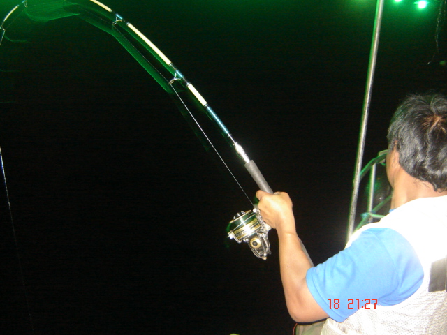 กลางเรือก้อโดน.........พี่นิ้ง....จากอ่าวลึก       