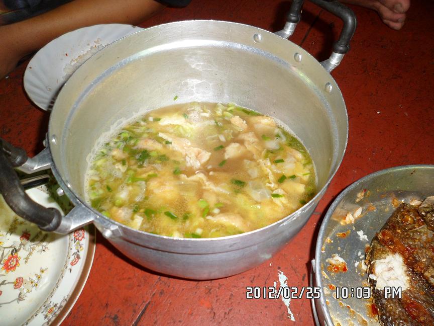 อาหารมื้อแรกคับ ...........อร่อย :love: :umh: :umh: :umh: