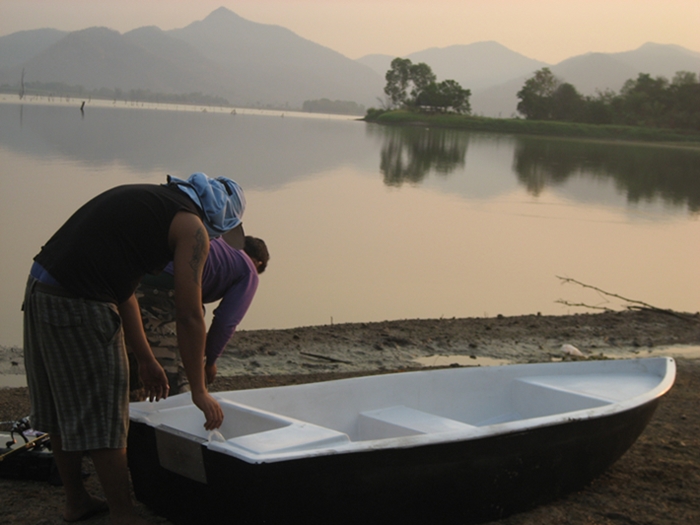 เอาของลง เรือ ดิ ไว ดิ เพื่อน  อยากโชพาวละ  :cool: