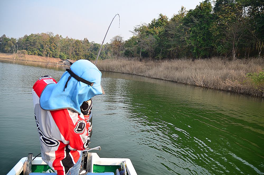 ท้ายเรือเจอเด็กแว๊นเข้าให้แล้วครับ :ohh: