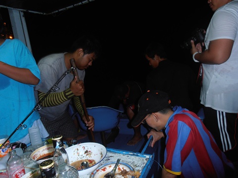 เหยื่อเป็นก็ลงด้วยครับ  :cheer: