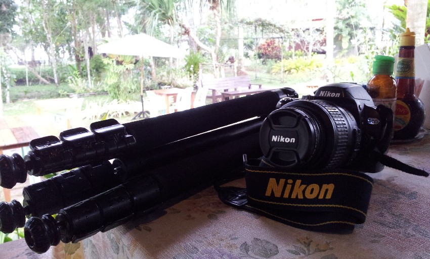 [b]นี่เลยครับอุปรณ์ กล้อง NIKON D60 Lens Kit 18-55 อิอิ พร้อมขาตั้งกล้อง.....พื้นๆมากเลยครับ[/b]