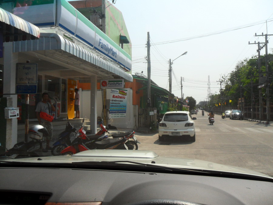    ทิ้งท้ายด้วยภาพนี้ครับ ขึ้นรถแยกย้ายกันกลับบ้านครับ สวัสดีครับ 
 :love: :love: :love: :love:

