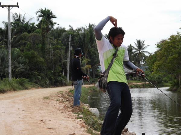 [q][i]อ้างถึง: tomcr posted: 04-03-2555, 10:38:49[/i]

+1 ตามไปดูด้วย :laughing: :laughing: :laugh
