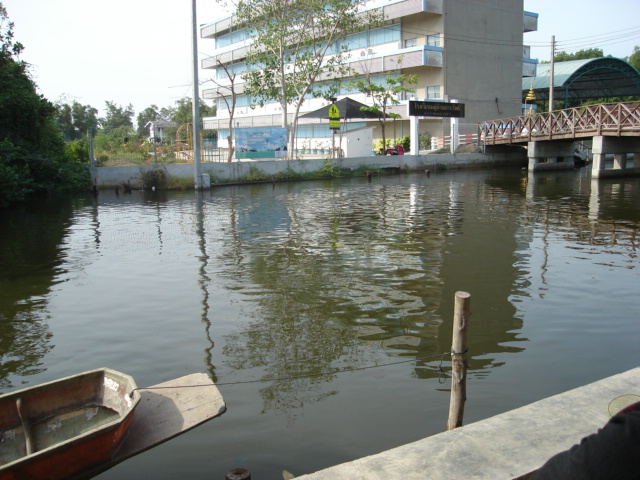 มาถึงท่าเรือสายครับ  8 โมงกว่าแล้วครับ :cheer: