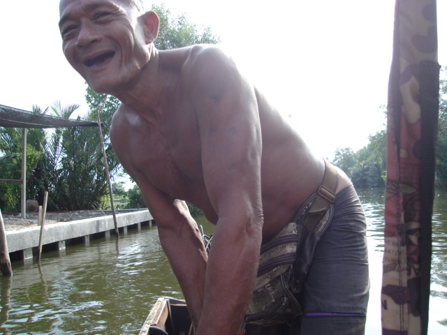 อ้าว..ลุงมารับแล้วขึ้นเรือเร็ว :grin: :cheer: