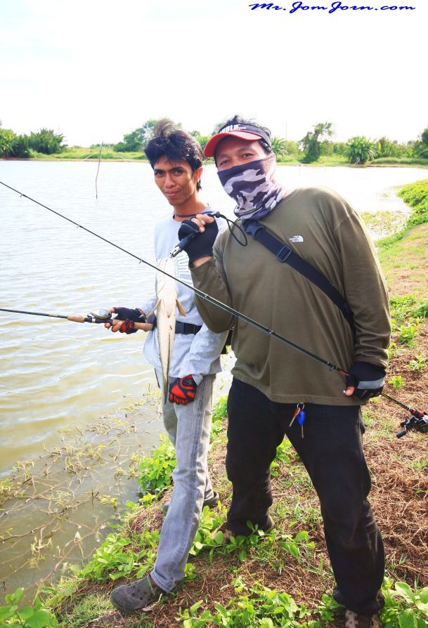 พี่เอยังไม่ทันจะเกียวหนอนยางเสร็จเลย พี่หมุกดมาอีกตัวละ :laughing: :laughing: :laughing: :laughing:
