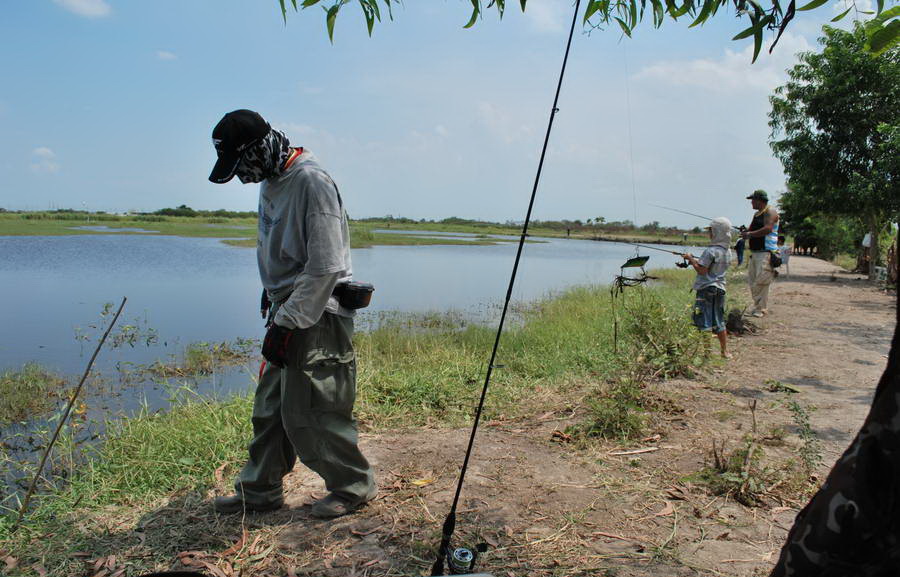 ลงน้ำไปเลยครับ....ตกแล้วปล่อย!!!!!!!!Catch & Release  เอิ้กๆๆๆๆๆๆๆน้าพลบอกมันกัดแร็ตทิน...ไม่เข้า..ค