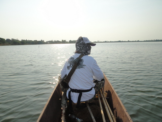 เรือวิ่งด้วยความเร็วสูงครับ :laughing: :laughing:
