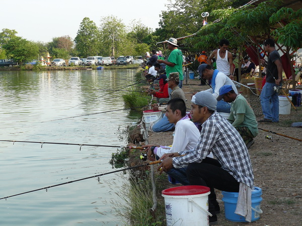 อีกภาพกับบรรยากาศท้ายบ่อ :cheer: :cheer: :cheer: :cheer: