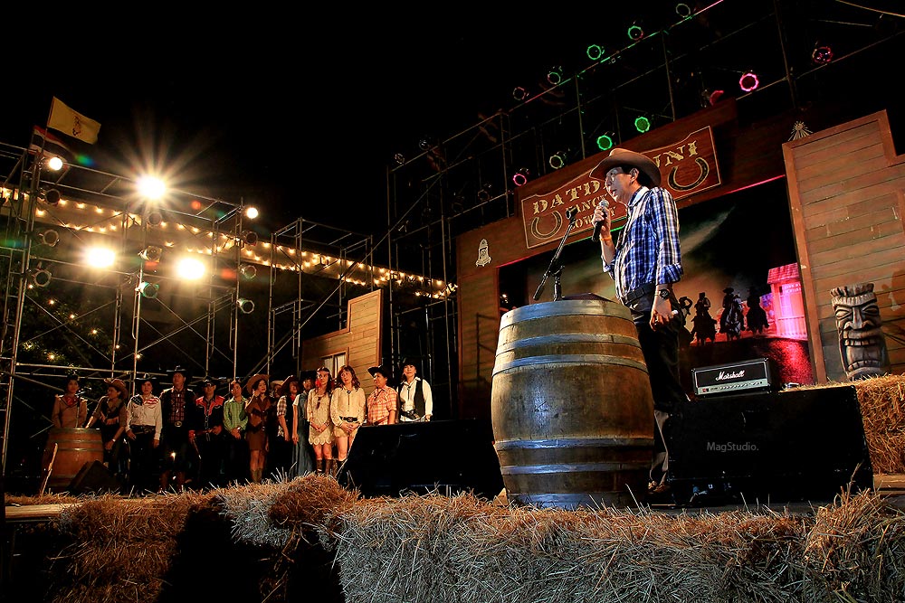 ท่านผู้ว่าเปิดงาน"DATDARUNI FANCY NIGHT COWBOY STYLE"อย่างเป็นทางการครับ :blush: