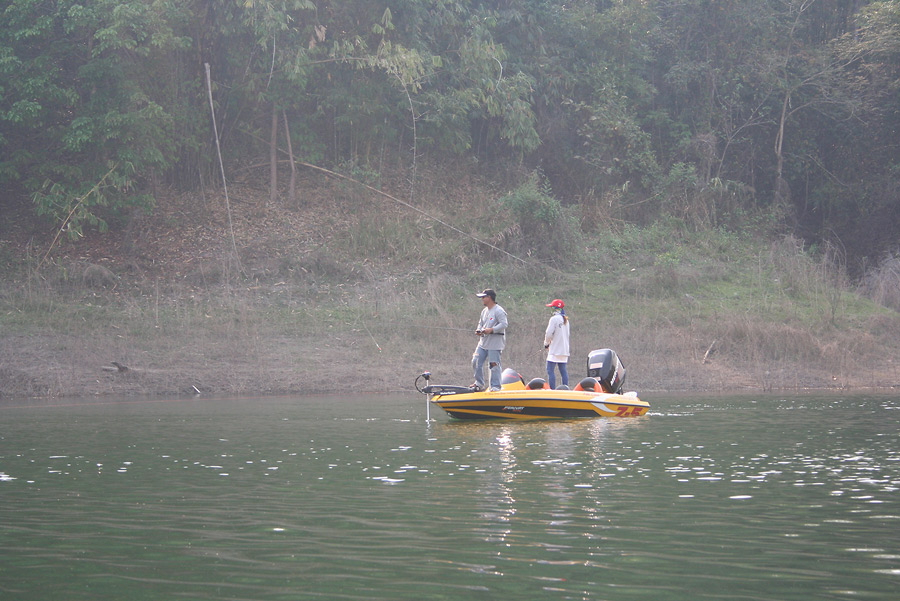 มาเจอเรือแรงครับ...ตามไม่ทัน.. :flag: :flag: :flag: :flag: