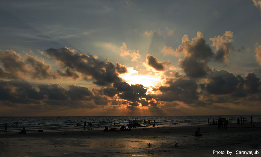 ภาพนี้แสงสุดท้ายที่  ริมหาดแม่รำพึง  ระยอง  ครับ