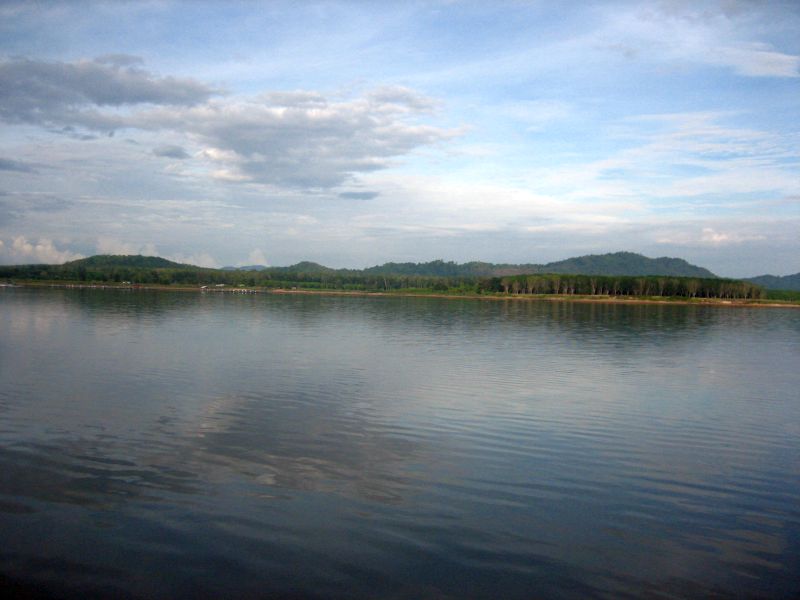 หลังจากนั้นก็เปลี่ยนเหยื่อมาอีกหลายตัว แต่ไม่โดนปลาทักทายอีกเลยก็เลยย้ายหมายใหม่ นี่เป็นภาพขณะย้ายหม