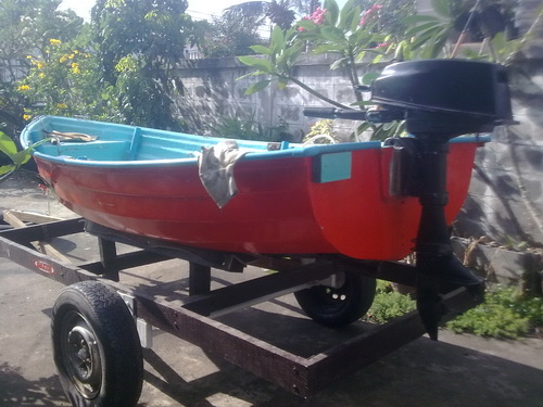 เรือ ประมาณ 11 ฟุต  เกาะ yamaha 8 hp  นั่ง 2-3 คน ขึ้นน้ำสบาย :grin: :grin: :grin: :grin: :grin: