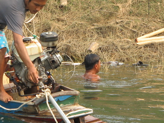 ลากันด้วยภาพการผูกแพให้เข้าที่เข้าทาง อย่างที่ผมบอกครับการลาครั้งนี้เป็นเพียงแพเท่านั้น

แต่เร็วๆน