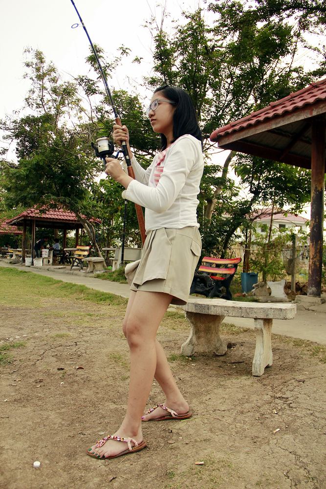 โดนเจ้าบึกลากออกไอีกครับ ตั้งท่าแทบไม่ทัน  :laughing: