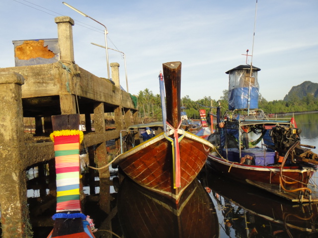 บรรยากาศท่าเรือมดตะนอยตอนเช้าๆๆๆ
 :grin: :cheer: