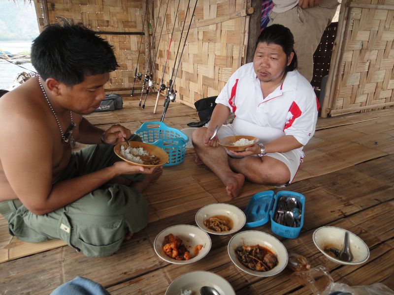

                                                        [b]ถึงแพแล้ว   กองทัพต้องเดินด้วยท้อง[/b