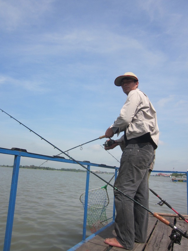 และแล้ว ความหวังของเขตต์ตะวันก็หลุดลอยไปครับ 

หลุดจนได้ครับ  เซ็ง เลย

น้าอ๊อส แอบยิ้มทำไม