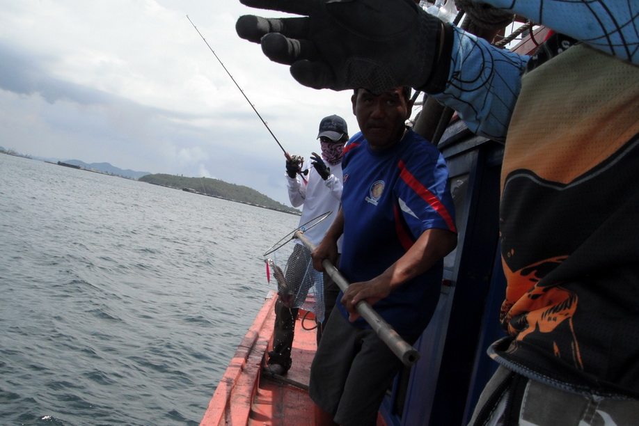 
  
                        เก่งก็โดนพร้อมลุงโต๋อยู่ท้ายเรือ :laughing: :laughing: